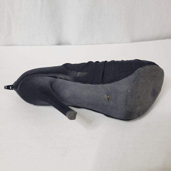 Jacqueline Ferrar Black Ruffle Zipper Back Stiletto Heels Size 7.5M - Picture 8 of 11